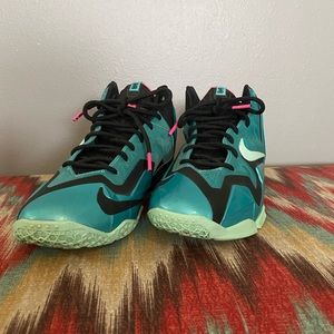 LeBron 11 ‘South Beach’